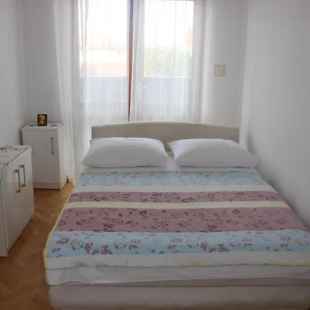 Ana Apartment *